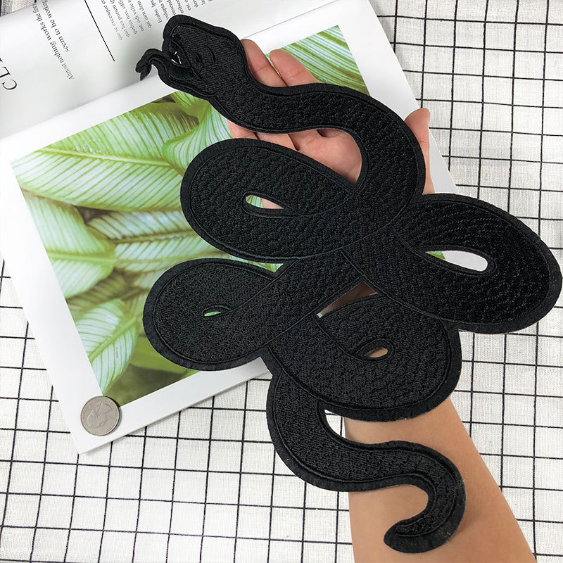 Embroidery Alpha - 1Pc 검은 뱀 자수 패치 아이언