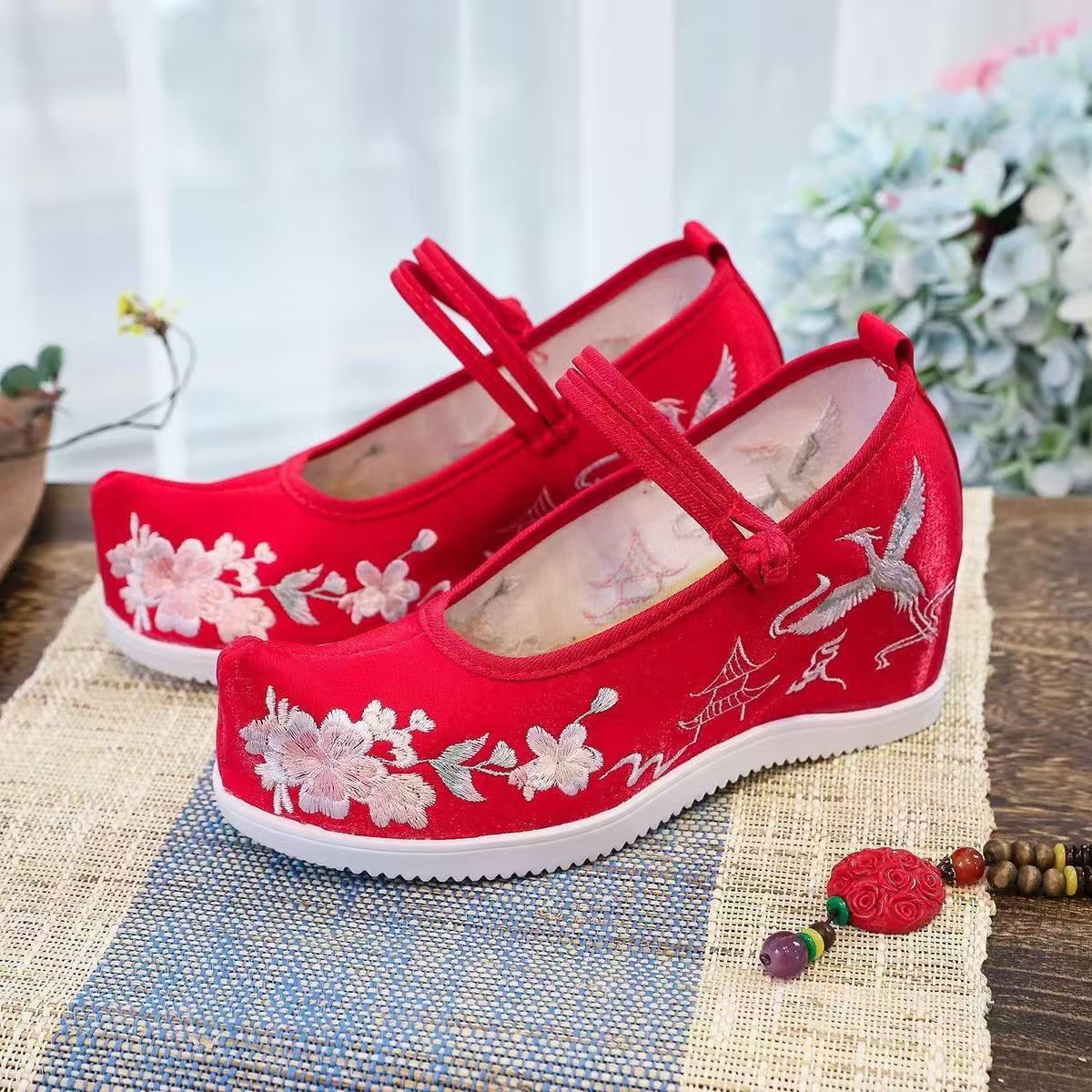 Embroidery Shoes - 여성용 내부 자수 신발 두꺼운 밑창